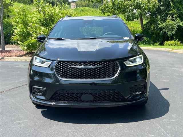 new 2024 Chrysler Pacifica car, priced at $55,060