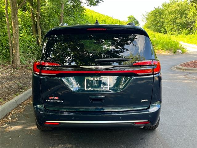 new 2024 Chrysler Pacifica car, priced at $56,425