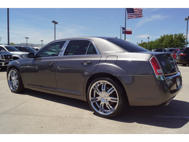 used 2013 Chrysler 300 car