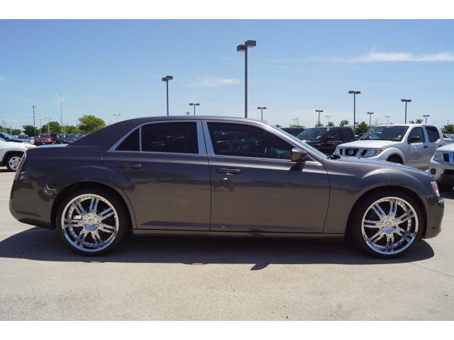 used 2013 Chrysler 300 car