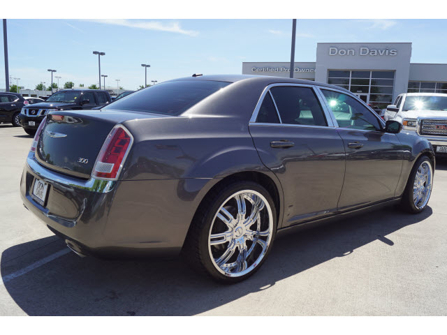 used 2013 Chrysler 300 car