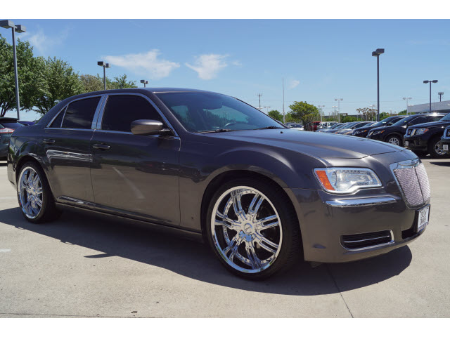 used 2013 Chrysler 300 car