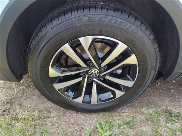 new 2024 Volkswagen Tiguan car, priced at $33,254