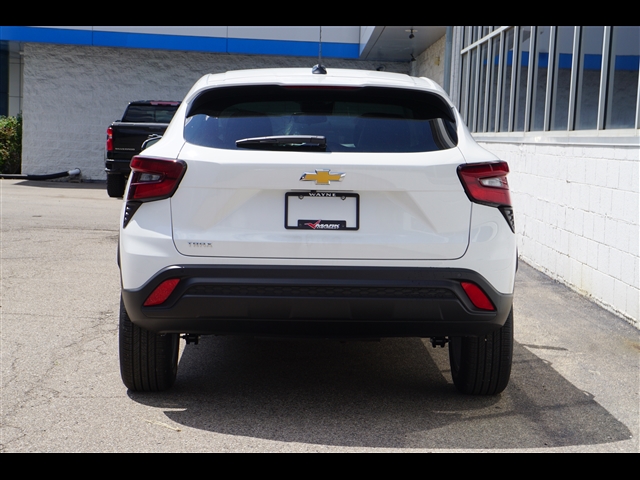 new 2025 Chevrolet Trax car, priced at $21,742