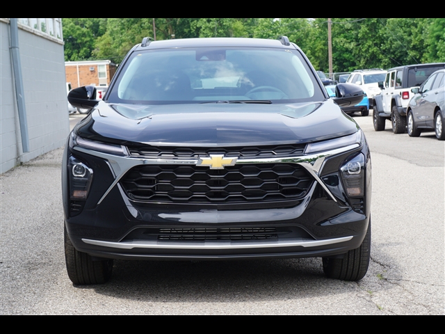 new 2025 Chevrolet Trax car, priced at $23,017