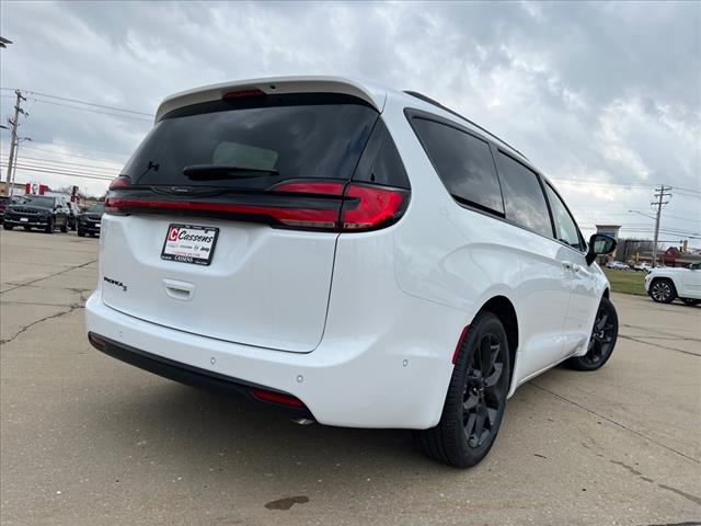 new 2024 Chrysler Pacifica car, priced at $44,731