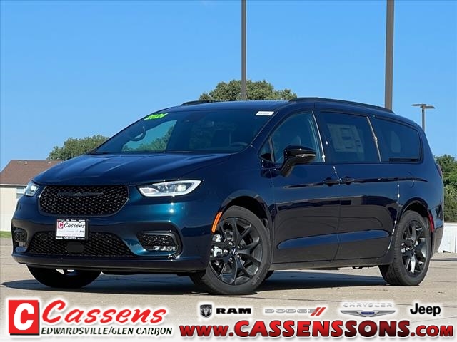 new 2024 Chrysler Pacifica car, priced at $40,404