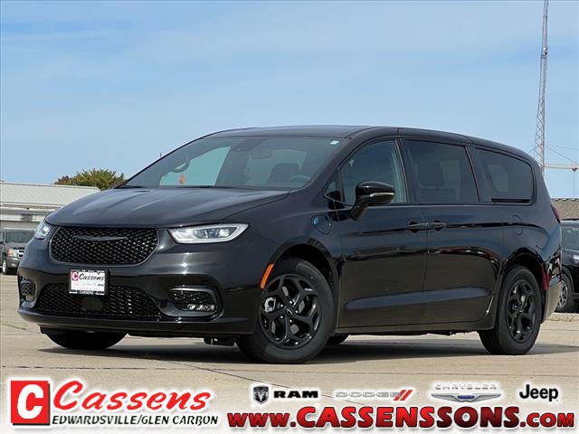 used 2023 Chrysler Pacifica Plug-In Hybrid car