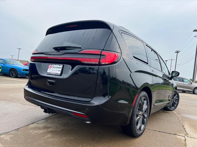 new 2024 Chrysler Pacifica car, priced at $38,410