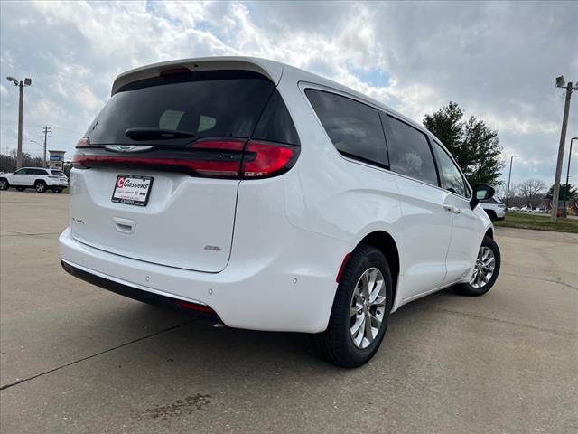 new 2024 Chrysler Pacifica car, priced at $47,763