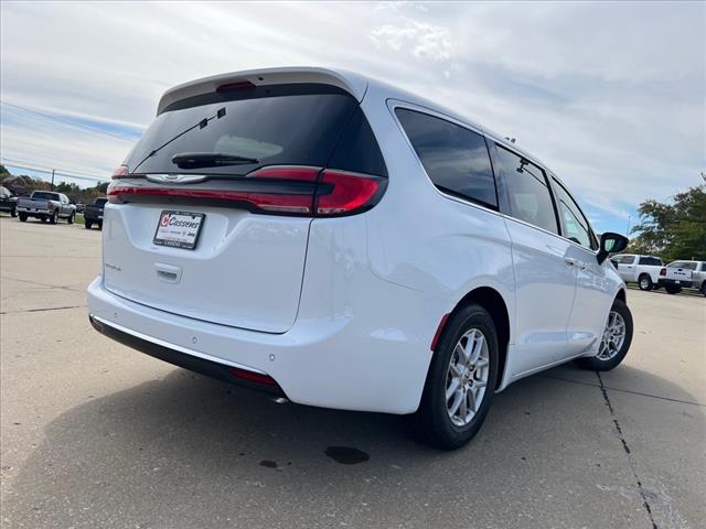 new 2024 Chrysler Pacifica car, priced at $40,818