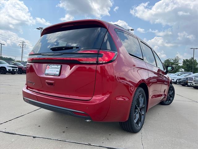 new 2024 Chrysler Pacifica car, priced at $38,717