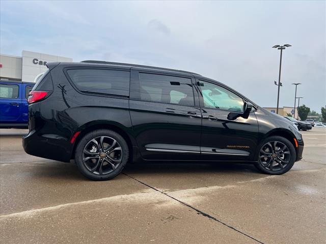 new 2024 Chrysler Pacifica car, priced at $38,410