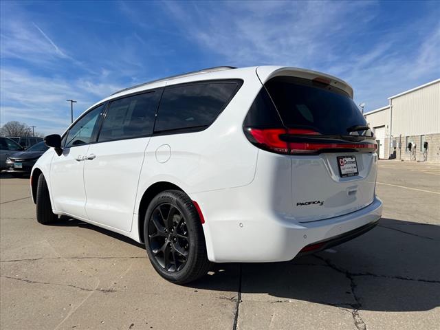 new 2024 Chrysler Pacifica car, priced at $44,731