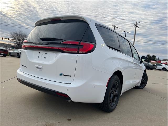 new 2024 Chrysler Pacifica Plug-In Hybrid car, priced at $56,923