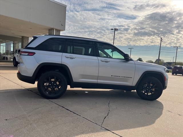 new 2025 Jeep Grand Cherokee car, priced at $45,599