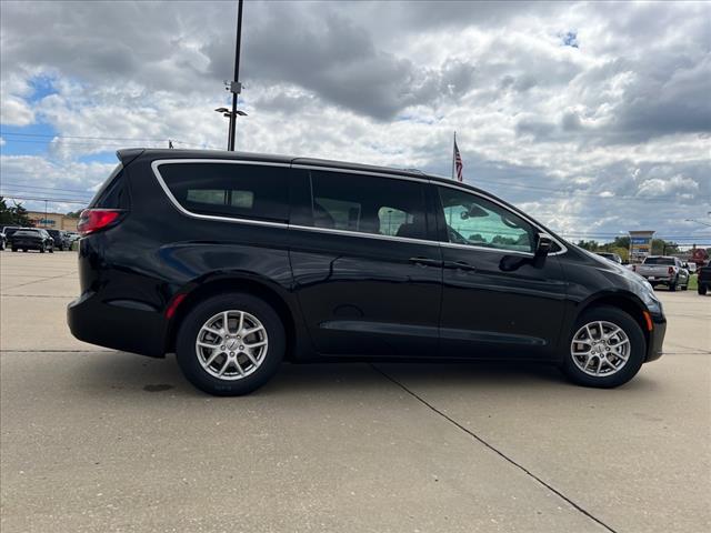 new 2025 Chrysler Pacifica car, priced at $44,145