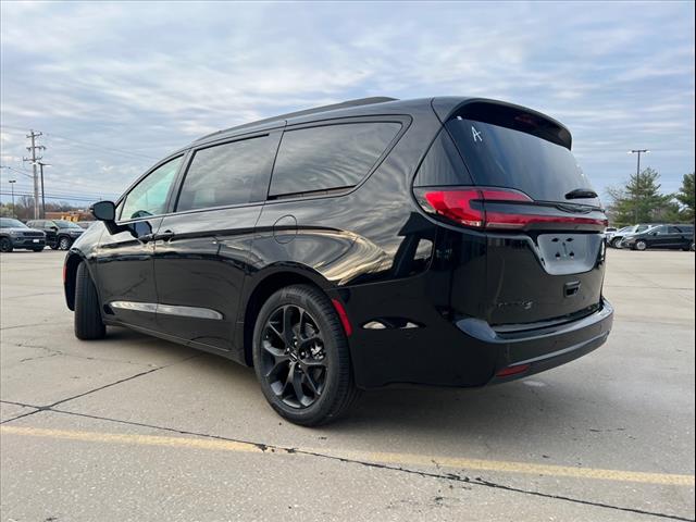 new 2024 Chrysler Pacifica car, priced at $47,520