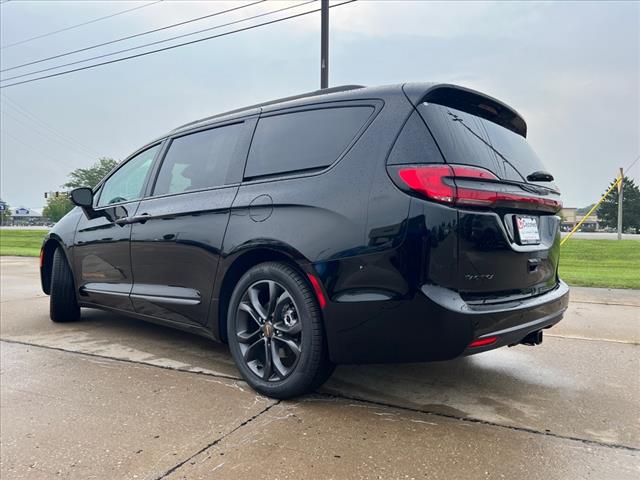 new 2024 Chrysler Pacifica car, priced at $38,410