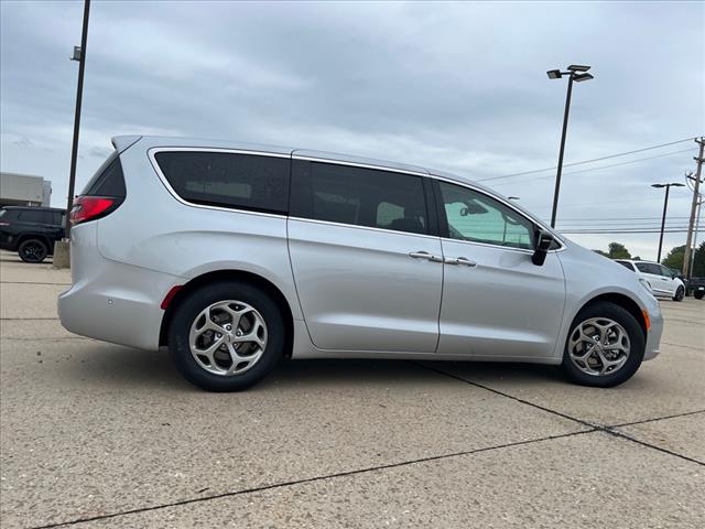 new 2024 Chrysler Pacifica car, priced at $41,977