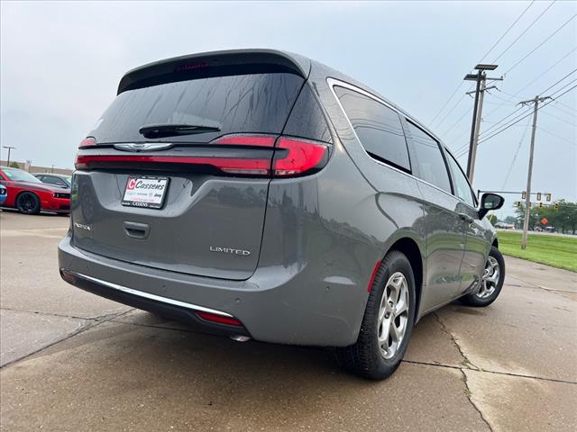 new 2024 Chrysler Pacifica car, priced at $42,244