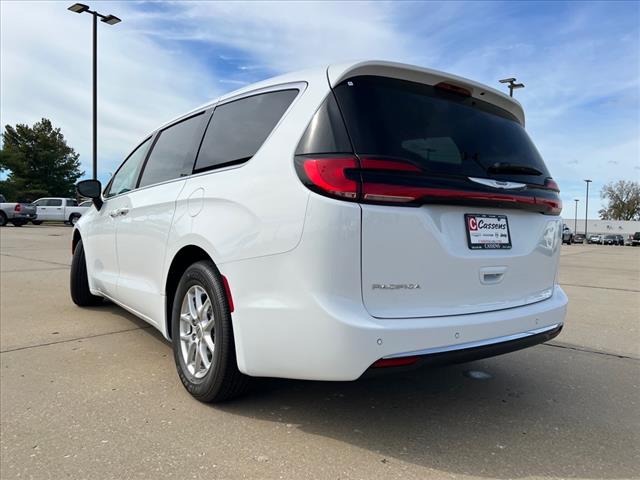 new 2024 Chrysler Pacifica car, priced at $40,818