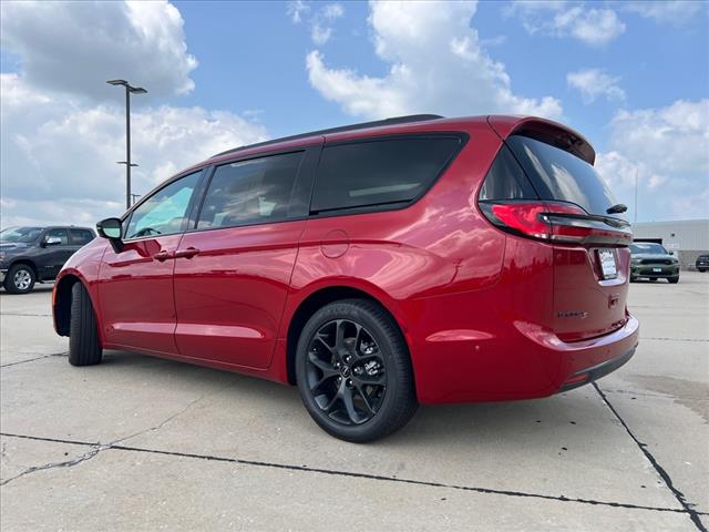 new 2024 Chrysler Pacifica car, priced at $38,717