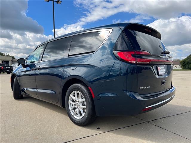 new 2025 Chrysler Pacifica car, priced at $45,920