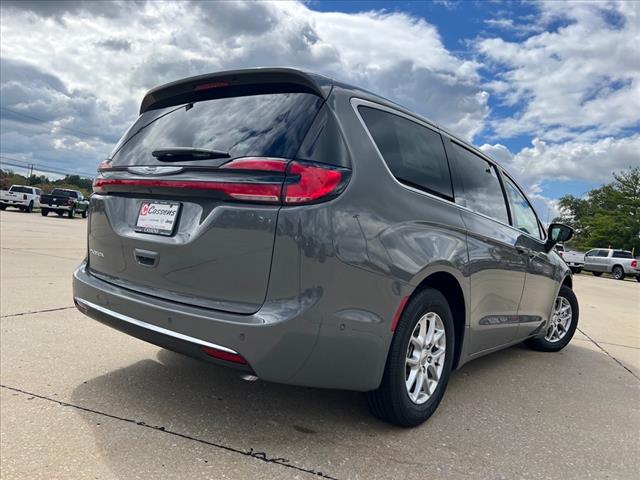 new 2025 Chrysler Pacifica car, priced at $50,565