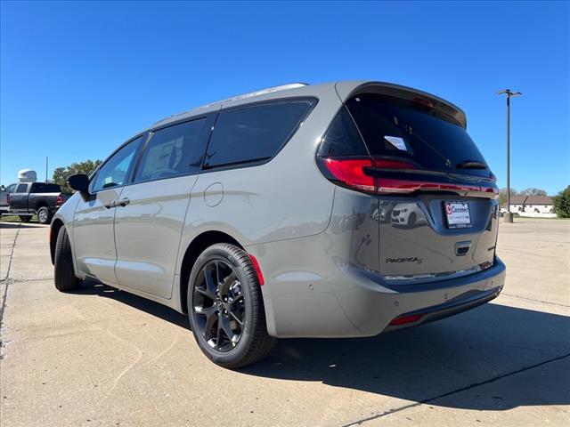 new 2025 Chrysler Pacifica car, priced at $53,040