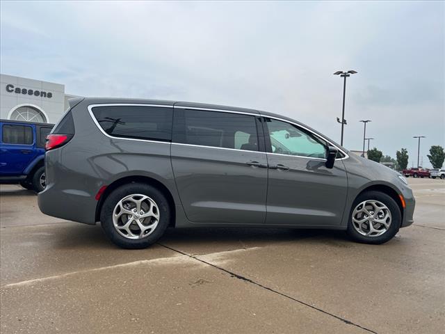 new 2024 Chrysler Pacifica car, priced at $42,244