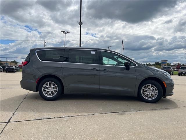 new 2025 Chrysler Pacifica car, priced at $50,565