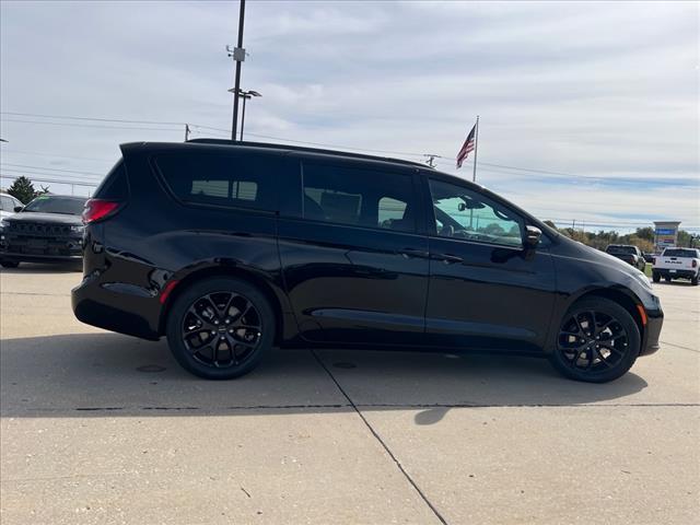 new 2025 Chrysler Pacifica car, priced at $52,545