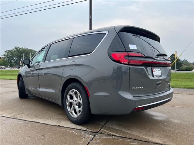 new 2024 Chrysler Pacifica car, priced at $42,244