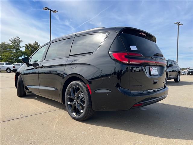 new 2025 Chrysler Pacifica car, priced at $52,545