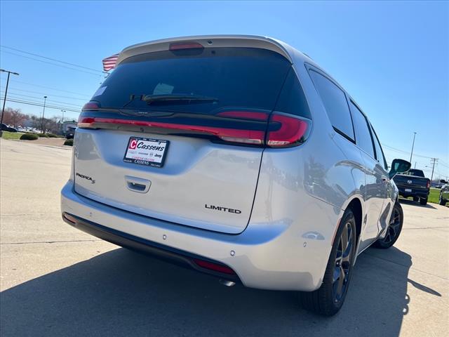 new 2024 Chrysler Pacifica car, priced at $55,522