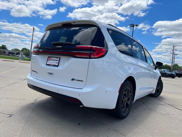 new 2024 Chrysler Pacifica Plug-In Hybrid car, priced at $48,863