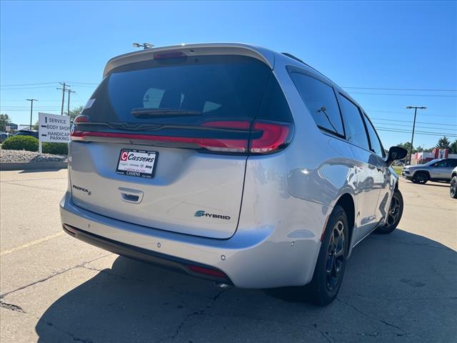 new 2024 Chrysler Pacifica Plug-In Hybrid car, priced at $48,132