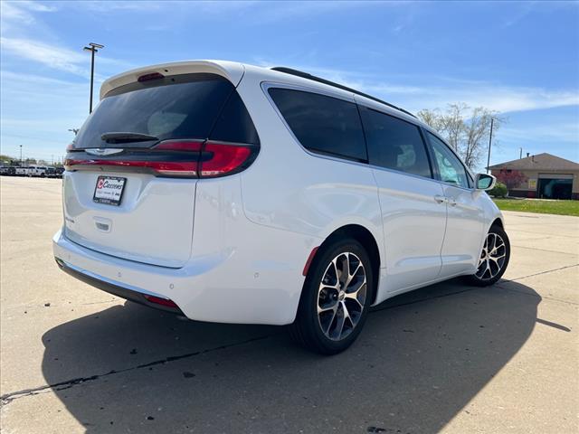 used 2022 Chrysler Pacifica car, priced at $37,990